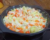 Foto del paso 3 de la receta: Pastel de calabacín con palitos de mar (surimi)