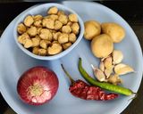 सोयाबीन आलू सब्ज़ी (Soyabean Aloo sabzi recipe in hindi) रेसिपी चरण 1 फोटो