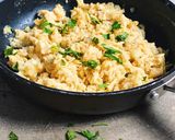 Foto del paso 2 de la receta: Revuelto fácil de arroz de coliflor