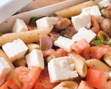Hình bước làm 5 của món 💚 Salad Nui Ống, Nấm, Cà Chua, Olive & Fêta Healthy (Vegetarian)