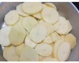 A picture of step 2 of Tahri or spicy pulav.