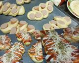 Foto langkah ke 4 dari resep Caterpillar Sausage Bread / Roti Isi Sosis.