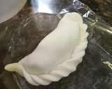 Foto del paso 2 de la receta: Empanadas fritas de muzzarella, cebolla y ciruelas