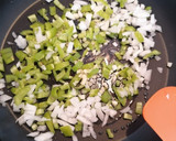 Foto del paso 3 de la receta: Macarrones con almejas y guisantes