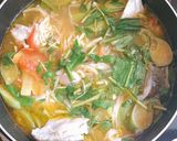 Hình bước làm 2 của món Canh chua cá Hồi