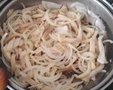 Foto del paso 3 de la receta: Tagliatella con salsa de cebollas y setas caramelizadas y queso de cabra