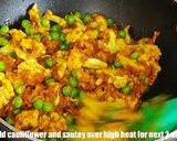 A picture of step 5 of Gobhi matar masala.