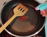 รูปขั้นตอนการทำที่ 2 ของ พาสต้าดำแกงเขียวหวานกุ้งห่อไข่