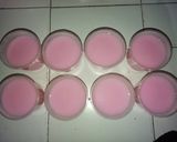 Foto langkah ke 2 dari resep Strawberry Pudding (lagi) (Simple).