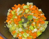 Foto del paso 3 de la receta: Garbanzos con zanahorias y salsa de tomate