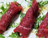 Foto del paso 5 de la receta: Rollitos de carpaccio con rúcula y parmesano