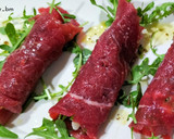 Foto del paso 5 de la receta: Rollitos de carpaccio con rúcula y parmesano