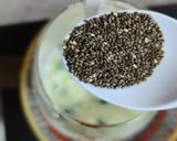 صورة لخطوة 2 من وصفة سلطة الخيار والزبادي (كيتو)🥗