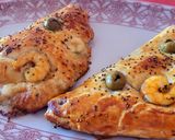 Foto del paso 7 de la receta: Empanadas de hojaldre rellenas de langostinos, queso, champiñones y aceitunas