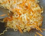 Foto langkah ke 2 dari resep Mie goreng wortel.