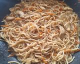 Foto del paso 4 de la receta: Noodles con pollo y shiitake en salsa Teriyaki