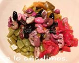 Foto del paso 9 de la receta Ensalada de pimientos asados, con aceitunas en aceite