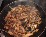 Foto del paso 3 de la receta: Hojaldre con 🍄, 🧀 y cebolla caramelizada