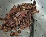 Hình bước làm 2 của món Chim bồ câu xào 🍄