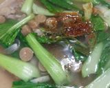 Foto langkah ke 2 dari resep Sup Pokcoy Bumbu Indomie.