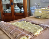 Foto del paso 5 de la receta: Brazo de patatas con langostinos
