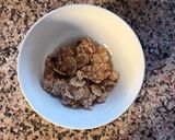 Foto del passaggio 1 della ricetta Yogurt, frutta fresca e cereali