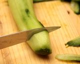 Klasszikus uborkasaláta recept fázis 1 fotója