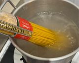 Foto langkah ke 2 dari resep Spaghetti with Mushroom Sauce.