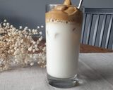 Foto langkah ke 3 dari resep Dalgona ice coffee.