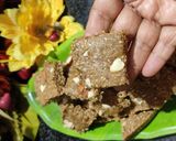 स्वादिष्ट तिळगुळ वडी (Tilgul Vadi Recipe In Marathi) रेसिपी स्टेप 8 फोटो 