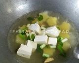 Foto langkah ke 4 dari resep Sop Tahu & Kentang.