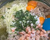 Hình bước làm 1 của món Bánh Xèo Nhật Okonomiyaki
