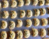 Foto langkah ke 7 dari resep Garlic Cheese Cookies (Eggless).