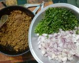 A picture of step 1 of Beef qeema Samosay.
