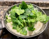 Foto del paso 4 de la receta Solomillo de cerdo con salsa roquefort, peras y espinacas