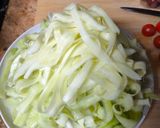 Foto del paso 1 de la receta: Espaguetis de calabacín con gambas