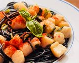 A picture of step 6 of Creamy Spaghetti with Scallops and Wild Garlic.