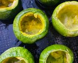 Foto del paso 2 de la receta: ZAPALLITOS RELLENOS VEGETARIANOS 🧅🌽 #800❤️👏 🥒🥚🧀