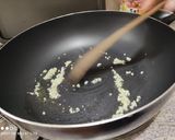 Foto del paso 2 de la receta: Revuelto de morcilla con piñones en 22 minutos