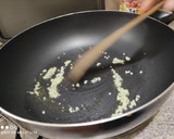 Foto del paso 2 de la receta: Revuelto de morcilla con piñones en 22 minutos