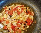 Foto del passaggio 5 della ricetta Tagliolini al salmone con pomodorini
