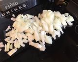 Une image de l'étape 2 de Sauce aux morilles,crème,oignon et vin rouge.