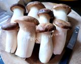 Hình bước làm 1 của món Nấm Đùi Gà Nhồi Chay