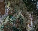 Foto langkah ke 2 dari resep Nasi Tumis Daun Jeruk.