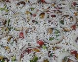 صورة لخطوة 9 من وصفة بيتزا الطعم خيالي 😋😋
