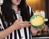 Foto langkah ke 4 dari resep Apple Pie Ala MCDONALDS: RENYAH DI LUAR GURIH DI DALAM.