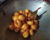 A picture of step 3 of Dum Aloo.