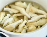 Hình bước làm 1 của món 🌱 Canh Bầu Nấm Bào Ngư & Mầm Củ Dền