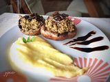 Portobellos rellenos con cordero a la mostaza