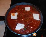 Φωτογραφία βήματος 13 της συνταγής Shakshuka. Αυγά σε σάλτσα ντομάτας